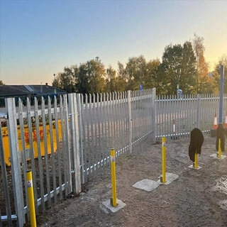 Metal security fencing
