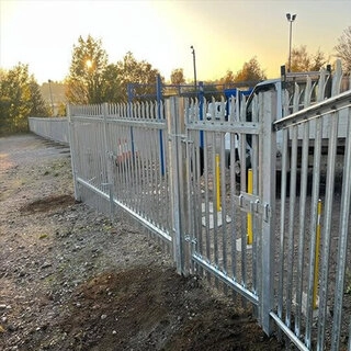 Metal security fencing