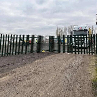 Palisade fencing with gates